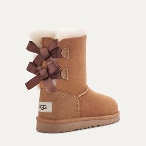 UGG Bailey Bow II Boot Kids Size 5- Chesnut